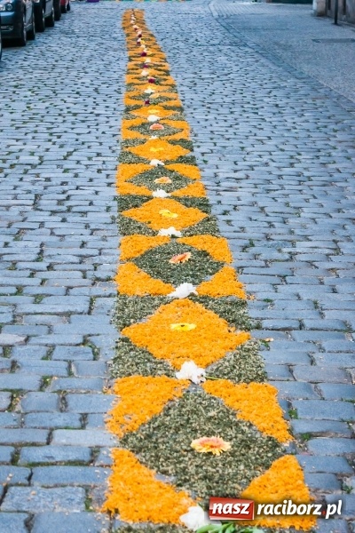 Zdjęcie w galerii na portalu naszraciborz.pl: Od rana cała Raciborszczyzna szykuje się na Boże Ciało  wiadomości z regionu