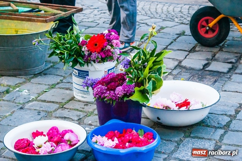Zdjęcie w galerii na portalu naszraciborz.pl: Od rana cała Raciborszczyzna szykuje się na Boże Ciało  wiadomości z regionu