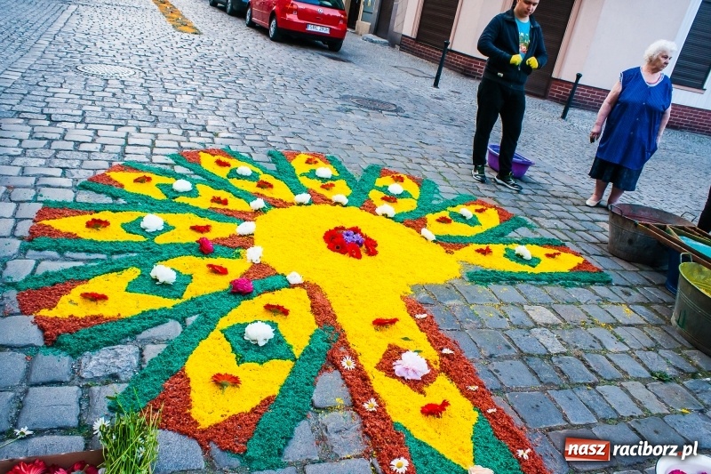 Zdjęcie w galerii na portalu naszraciborz.pl: Od rana cała Raciborszczyzna szykuje się na Boże Ciało  wiadomości z regionu