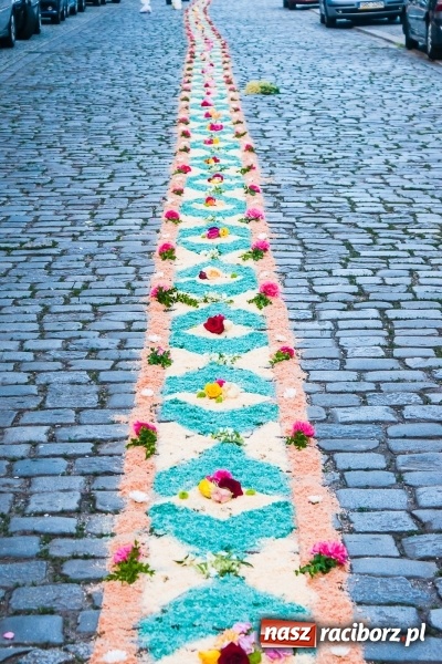 Zdjęcie w galerii na portalu naszraciborz.pl: Od rana cała Raciborszczyzna szykuje się na Boże Ciało  wiadomości z regionu