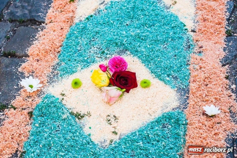 Zdjęcie w galerii na portalu naszraciborz.pl: Od rana cała Raciborszczyzna szykuje się na Boże Ciało  wiadomości z regionu