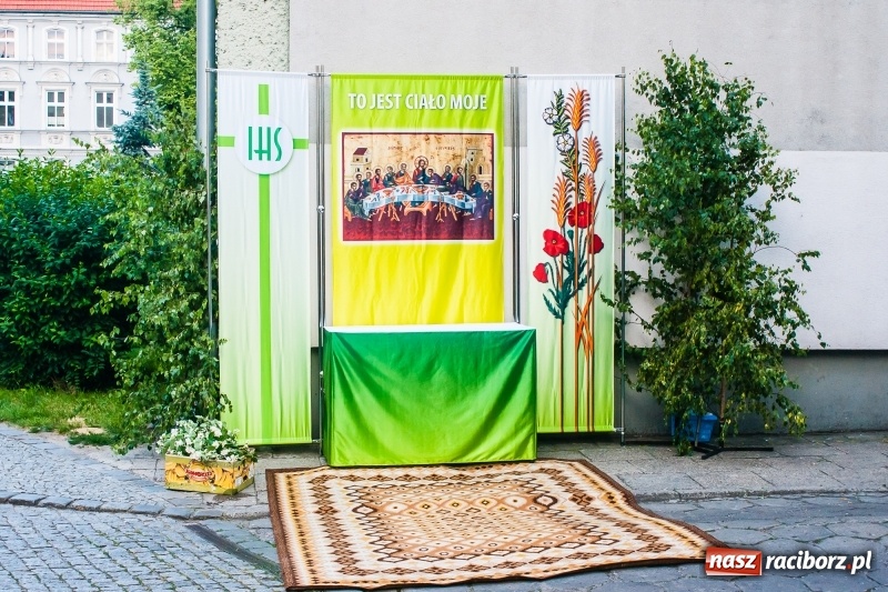 Zdjęcie w galerii na portalu naszraciborz.pl: Od rana cała Raciborszczyzna szykuje się na Boże Ciało  wiadomości z regionu