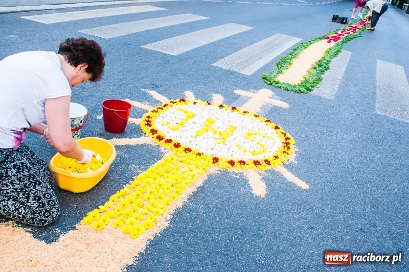 Zdjęcie w galerii na portalu naszraciborz.pl: Od rana cała Raciborszczyzna szykuje się na Boże Ciało  wiadomości z regionu