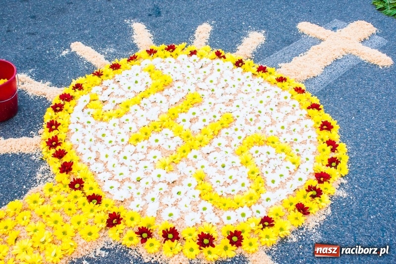 Zdjęcie w galerii na portalu naszraciborz.pl: Od rana cała Raciborszczyzna szykuje się na Boże Ciało  wiadomości z regionu