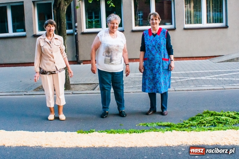 Zdjęcie w galerii na portalu naszraciborz.pl: Od rana cała Raciborszczyzna szykuje się na Boże Ciało  wiadomości z regionu