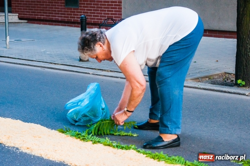 Zdjęcie w galerii na portalu naszraciborz.pl: Od rana cała Raciborszczyzna szykuje się na Boże Ciało  wiadomości z regionu