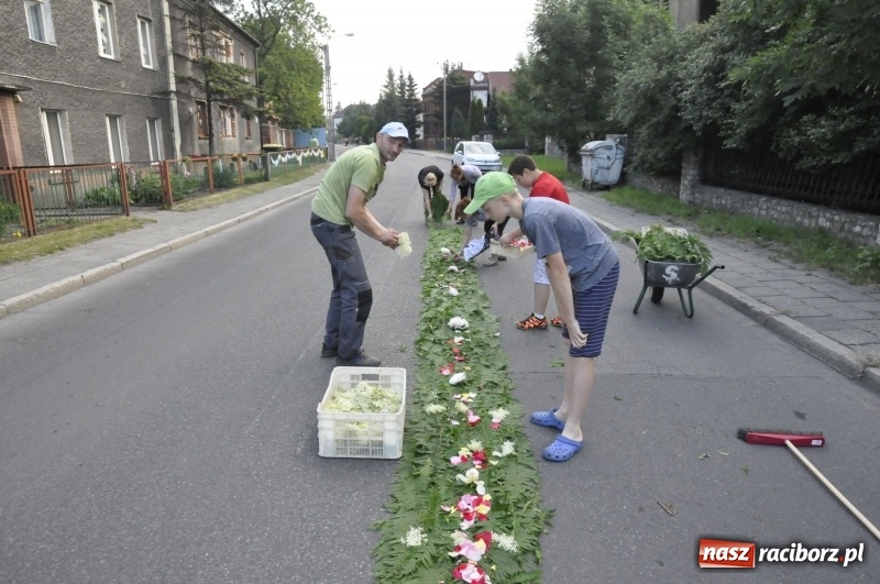 Zdjęcie w galerii na portalu naszraciborz.pl: Od rana cała Raciborszczyzna szykuje się na Boże Ciało  wiadomości z regionu