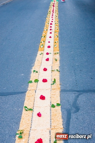 Zdjęcie w galerii na portalu naszraciborz.pl: Od rana cała Raciborszczyzna szykuje się na Boże Ciało  wiadomości z regionu