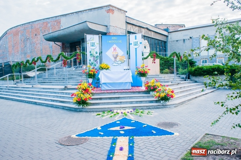 Zdjęcie w galerii na portalu naszraciborz.pl: Od rana cała Raciborszczyzna szykuje się na Boże Ciało  wiadomości z regionu