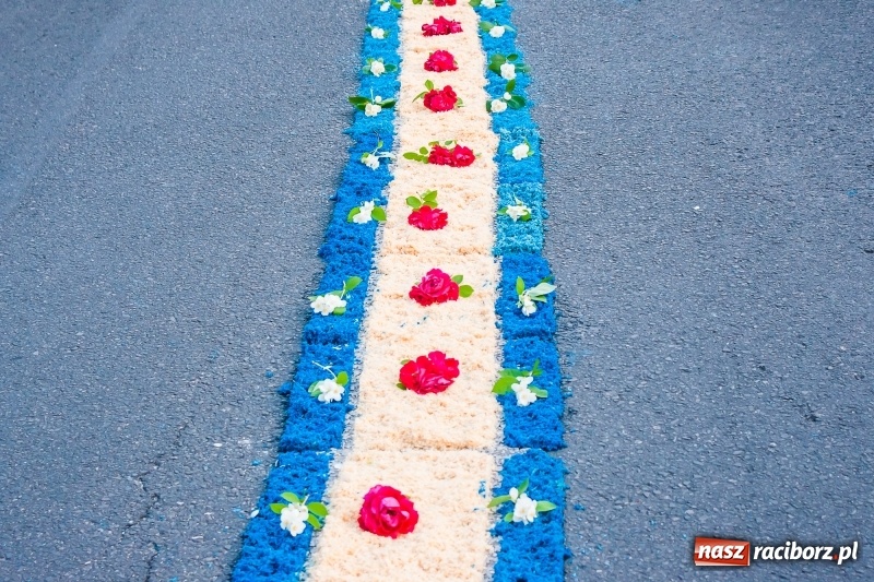 Zdjęcie w galerii na portalu naszraciborz.pl: Od rana cała Raciborszczyzna szykuje się na Boże Ciało  wiadomości z regionu