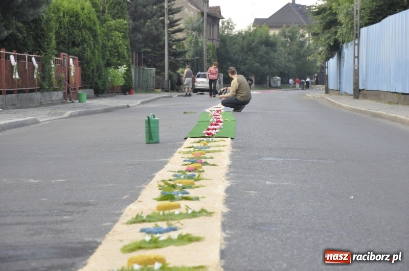 Zdjęcie w galerii na portalu naszraciborz.pl: Od rana cała Raciborszczyzna szykuje się na Boże Ciało  wiadomości z regionu