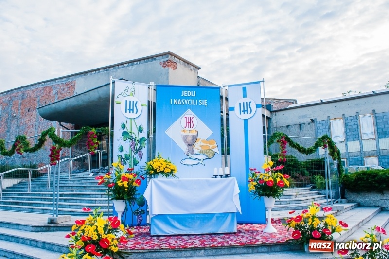 Zdjęcie w galerii na portalu naszraciborz.pl: Od rana cała Raciborszczyzna szykuje się na Boże Ciało  wiadomości z regionu