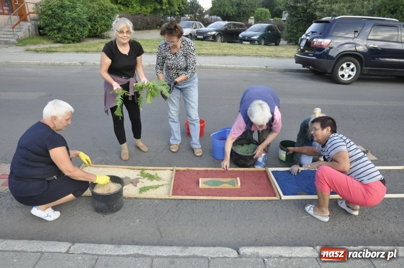 Zdjęcie w galerii na portalu naszraciborz.pl: Od rana cała Raciborszczyzna szykuje się na Boże Ciało  wiadomości z regionu