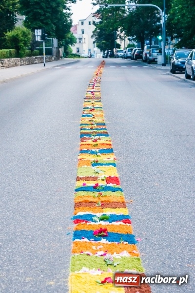 Zdjęcie w galerii na portalu naszraciborz.pl: Od rana cała Raciborszczyzna szykuje się na Boże Ciało  wiadomości z regionu