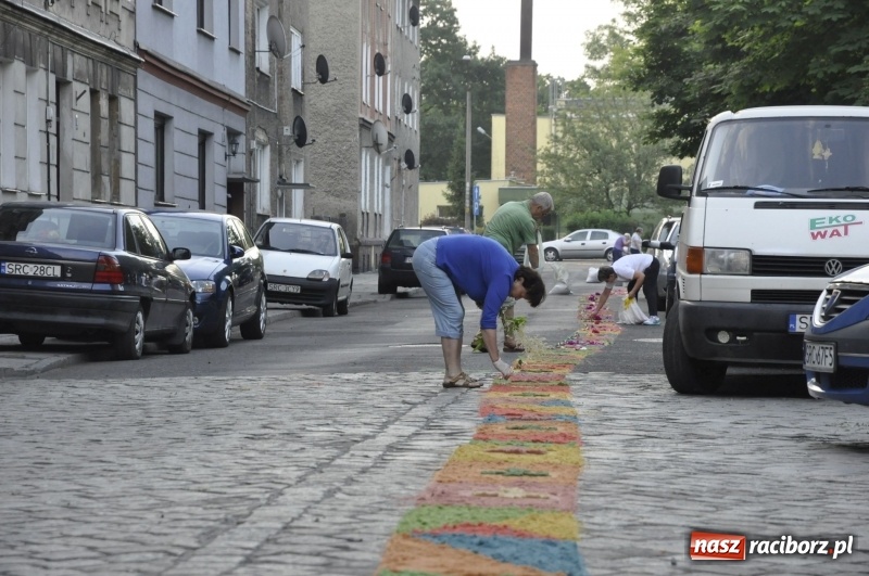 Zdjęcie w galerii na portalu naszraciborz.pl: Od rana cała Raciborszczyzna szykuje się na Boże Ciało  wiadomości z regionu