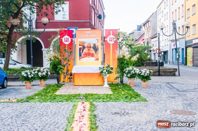 Zdjęcie w galerii na portalu naszraciborz.pl: Od rana cała Raciborszczyzna szykuje się na Boże Ciało  wiadomości z regionu