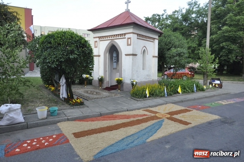 Zdjęcie w galerii na portalu naszraciborz.pl: Od rana cała Raciborszczyzna szykuje się na Boże Ciało  wiadomości z regionu