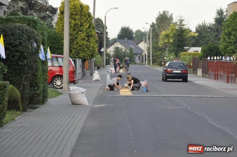 Zdjęcie w galerii na portalu naszraciborz.pl: Od rana cała Raciborszczyzna szykuje się na Boże Ciało  wiadomości z regionu