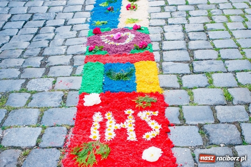 Zdjęcie w galerii na portalu naszraciborz.pl: Od rana cała Raciborszczyzna szykuje się na Boże Ciało  wiadomości z regionu