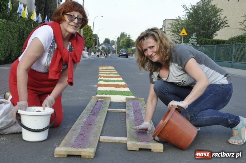 Zdjęcie w galerii na portalu naszraciborz.pl: Od rana cała Raciborszczyzna szykuje się na Boże Ciało  wiadomości z regionu
