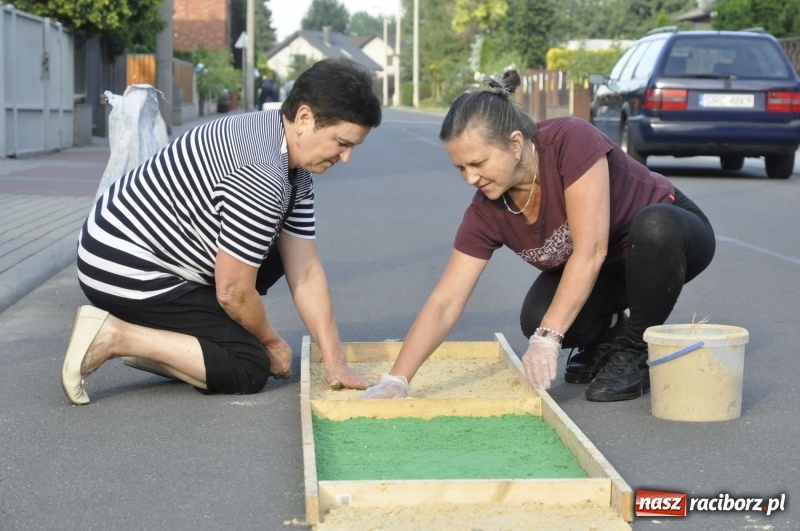Zdjęcie w galerii na portalu naszraciborz.pl: Od rana cała Raciborszczyzna szykuje się na Boże Ciało  wiadomości z regionu