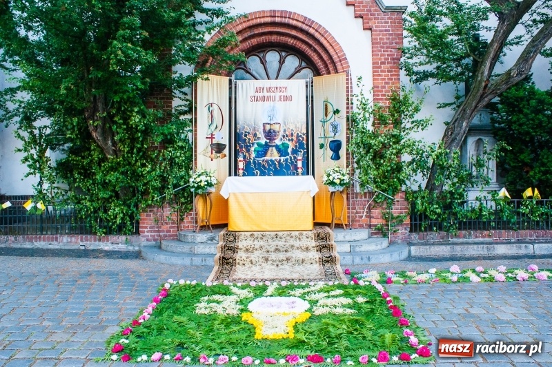 Zdjęcie w galerii na portalu naszraciborz.pl: Od rana cała Raciborszczyzna szykuje się na Boże Ciało  wiadomości z regionu