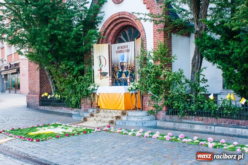 Zdjęcie w galerii na portalu naszraciborz.pl: Od rana cała Raciborszczyzna szykuje się na Boże Ciało  wiadomości z regionu