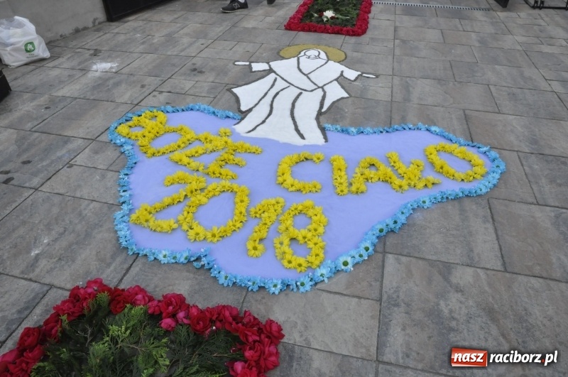 Zdjęcie w galerii na portalu naszraciborz.pl: Od rana cała Raciborszczyzna szykuje się na Boże Ciało  wiadomości z regionu