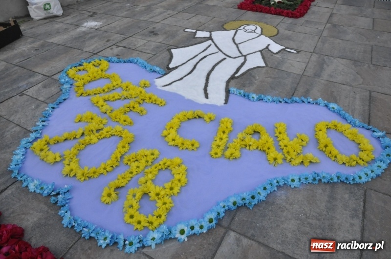 Zdjęcie w galerii na portalu naszraciborz.pl: Od rana cała Raciborszczyzna szykuje się na Boże Ciało  wiadomości z regionu