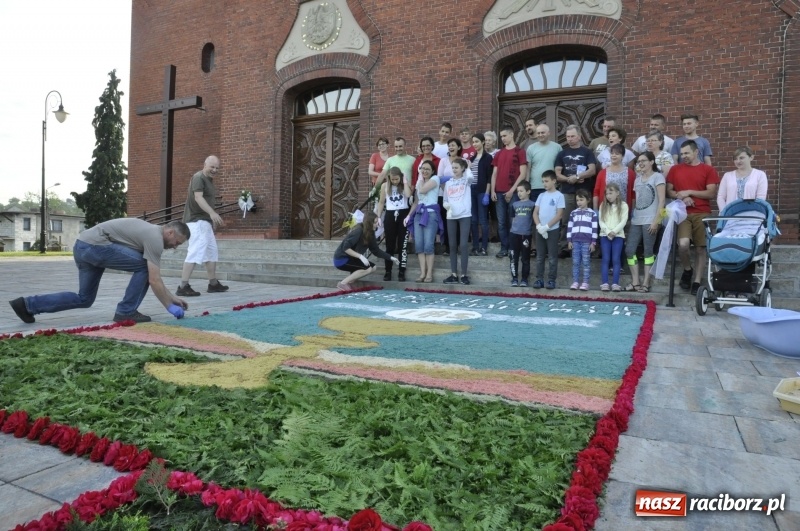 Zdjęcie w galerii na portalu naszraciborz.pl: Od rana cała Raciborszczyzna szykuje się na Boże Ciało  wiadomości z regionu