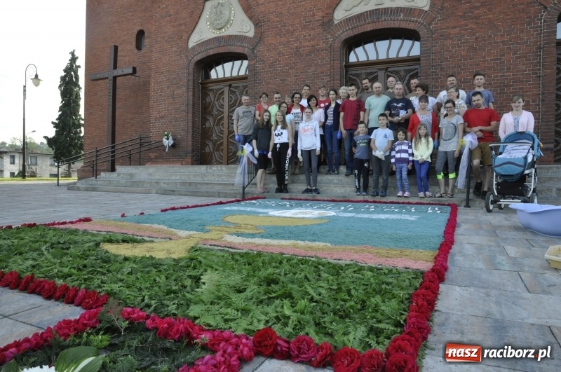 Zdjęcie w galerii na portalu naszraciborz.pl: Od rana cała Raciborszczyzna szykuje się na Boże Ciało  wiadomości z regionu
