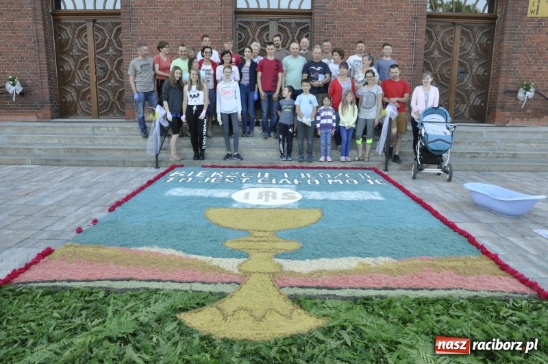 Zdjęcie w galerii na portalu naszraciborz.pl: Od rana cała Raciborszczyzna szykuje się na Boże Ciało  wiadomości z regionu