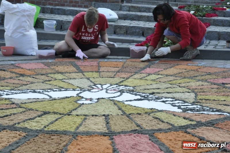 Zdjęcie w galerii na portalu naszraciborz.pl: Od rana cała Raciborszczyzna szykuje się na Boże Ciało  wiadomości z regionu