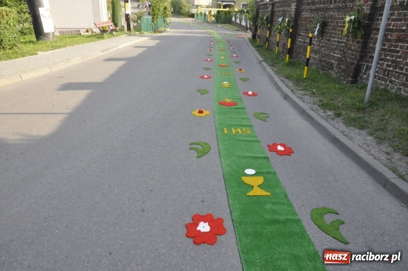 Zdjęcie w galerii na portalu naszraciborz.pl: Od rana cała Raciborszczyzna szykuje się na Boże Ciało  wiadomości z regionu