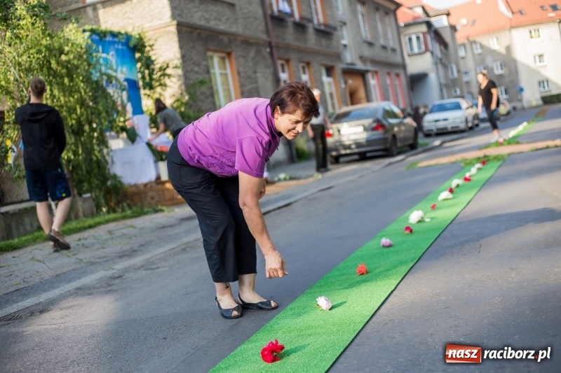 Zdjęcie w galerii na portalu naszraciborz.pl: Od rana cała Raciborszczyzna szykuje się na Boże Ciało  wiadomości z regionu