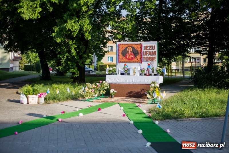 Zdjęcie w galerii na portalu naszraciborz.pl: Od rana cała Raciborszczyzna szykuje się na Boże Ciało  wiadomości z regionu