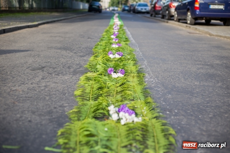 Zdjęcie w galerii na portalu naszraciborz.pl: Od rana cała Raciborszczyzna szykuje się na Boże Ciało  wiadomości z regionu