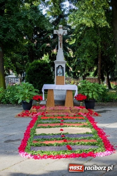 Zdjęcie w galerii na portalu naszraciborz.pl: Od rana cała Raciborszczyzna szykuje się na Boże Ciało  wiadomości z regionu
