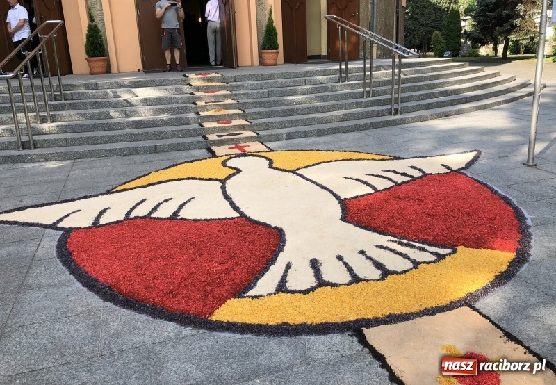 Zdjęcie w galerii na portalu naszraciborz.pl: Od rana cała Raciborszczyzna szykuje się na Boże Ciało  wiadomości z regionu