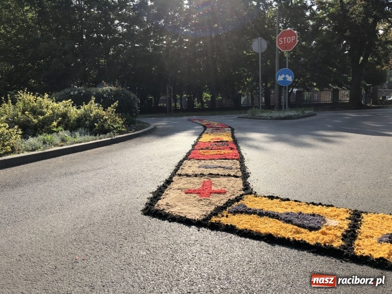 Zdjęcie w galerii na portalu naszraciborz.pl: Od rana cała Raciborszczyzna szykuje się na Boże Ciało  wiadomości z regionu
