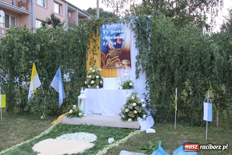 Zdjęcie w galerii na portalu naszraciborz.pl: Od rana cała Raciborszczyzna szykuje się na Boże Ciało  wiadomości z regionu