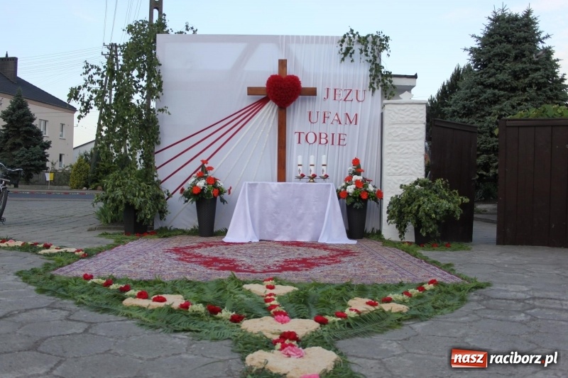 Zdjęcie w galerii na portalu naszraciborz.pl: Od rana cała Raciborszczyzna szykuje się na Boże Ciało  wiadomości z regionu