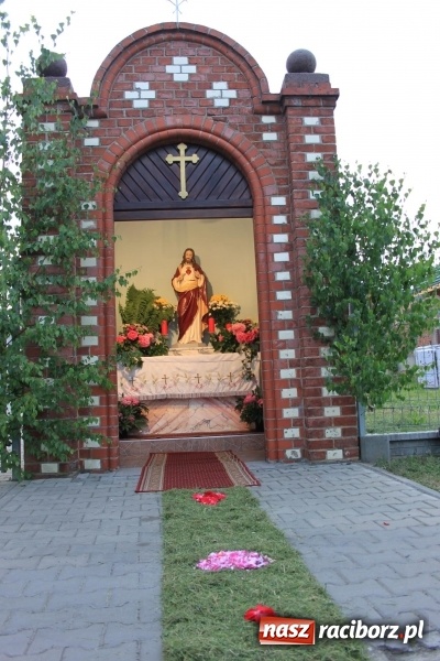 Zdjęcie w galerii na portalu naszraciborz.pl: Od rana cała Raciborszczyzna szykuje się na Boże Ciało  wiadomości z regionu