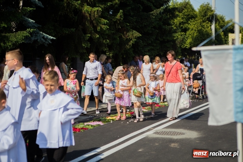 Zdjęcie w galerii na portalu naszraciborz.pl: Boże Ciało w raciborskich parafiach wiadomości z regionu