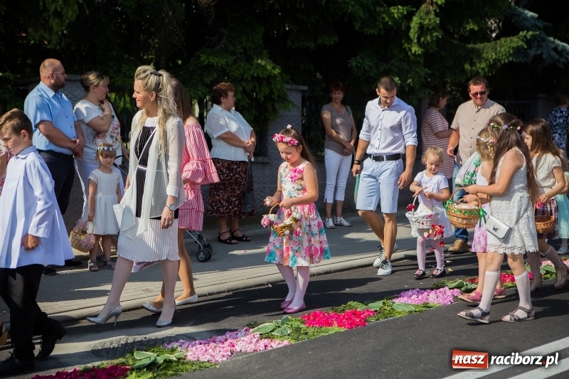 Zdjęcie w galerii na portalu naszraciborz.pl: Boże Ciało w raciborskich parafiach wiadomości z regionu