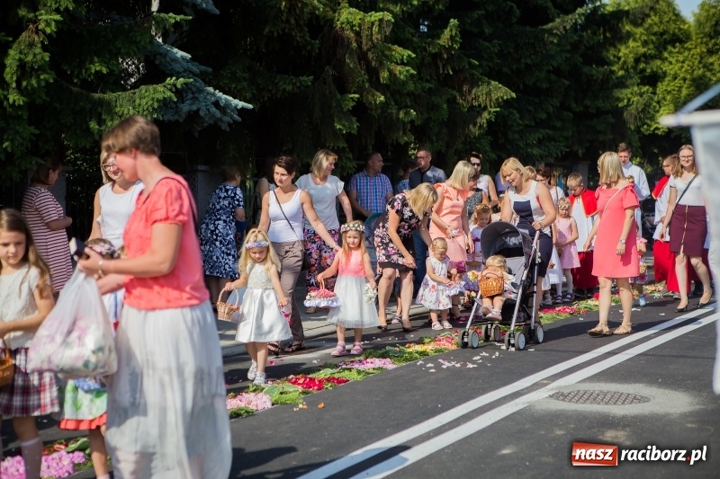 Zdjęcie w galerii na portalu naszraciborz.pl: Boże Ciało w raciborskich parafiach wiadomości z regionu