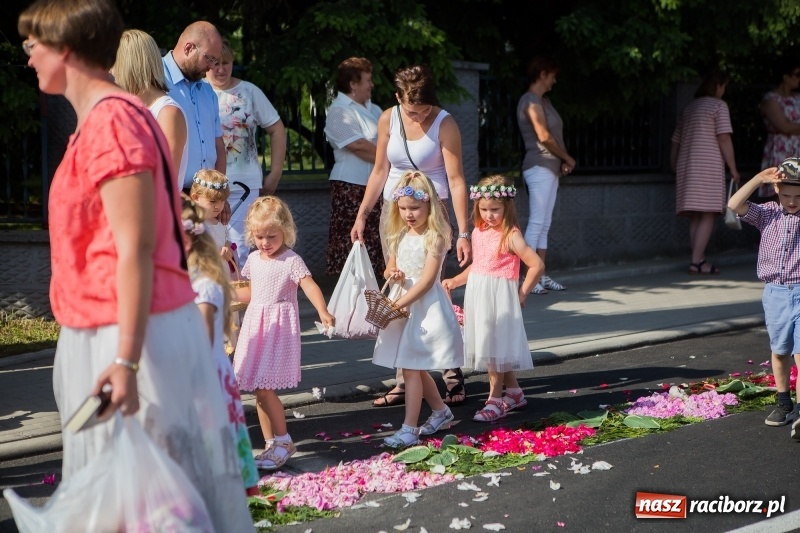 Zdjęcie w galerii na portalu naszraciborz.pl: Boże Ciało w raciborskich parafiach wiadomości z regionu