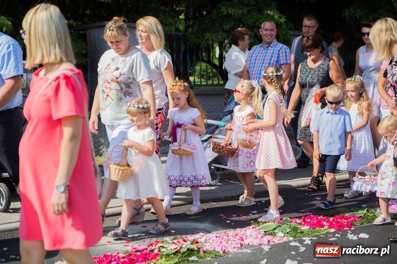 Zdjęcie w galerii na portalu naszraciborz.pl: Boże Ciało w raciborskich parafiach wiadomości z regionu