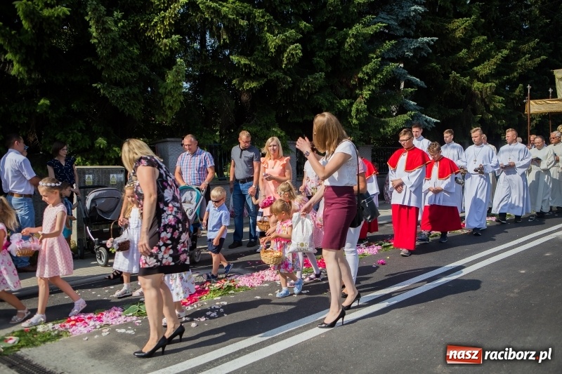 Zdjęcie w galerii na portalu naszraciborz.pl: Boże Ciało w raciborskich parafiach wiadomości z regionu