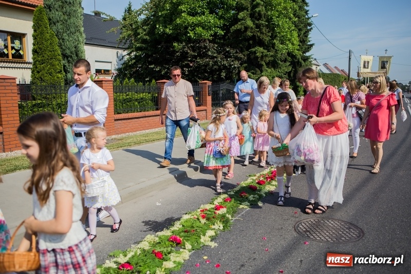 Zdjęcie w galerii na portalu naszraciborz.pl: Boże Ciało w raciborskich parafiach wiadomości z regionu